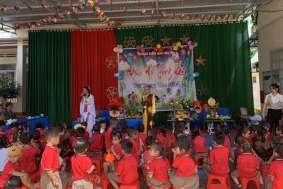 Trường MN Họa Mi tổ chức ” Đêm hội trăng rằm” cho các cháu học sinh