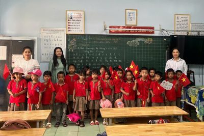 Hoạt động trải nghiệm “Bé làm quen với trường Tiểu học” của các bé 5-6 tuổi Trường mầm non Họa Mi.